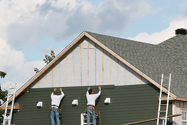 Professional Siding Contractor technician working in Elkridge, MD